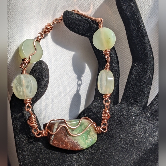 Handcrafted Copper Chain Bracelet With Chrysoprase And Aventurine Gemstones - Picture 3 of 16